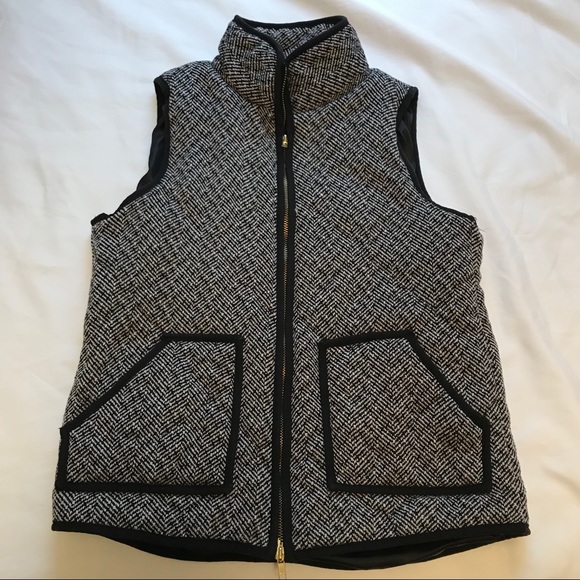 Jackets & Blazers - Vest black and white size small front pockets zip